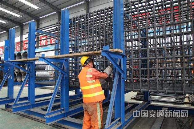搭積木一樣建橋梁 南京交通&ldquo;最熱工種&rdquo;轉(zhuǎn)入室內(nèi)作業(yè)